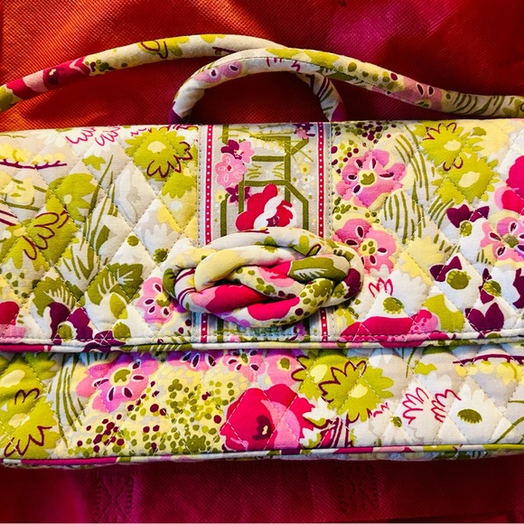 Vera Bradley Handbags - 💝Vera Bradley Floral Quilted Adjustable Purse